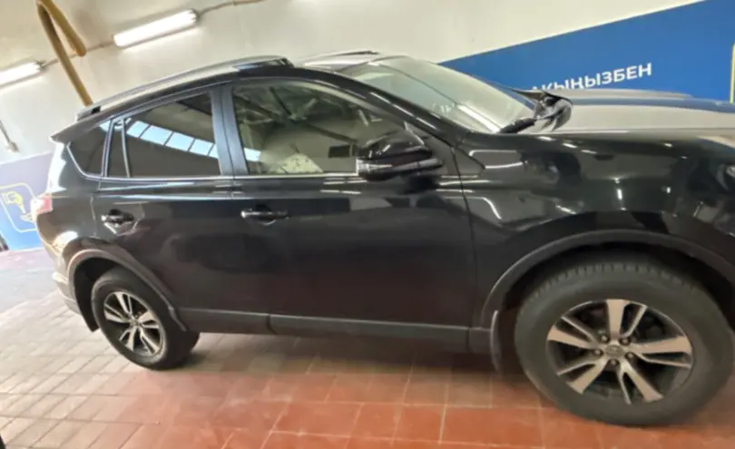 Toyota RAV4 2016 года за 12 500 000 тг. в Астана фото 4