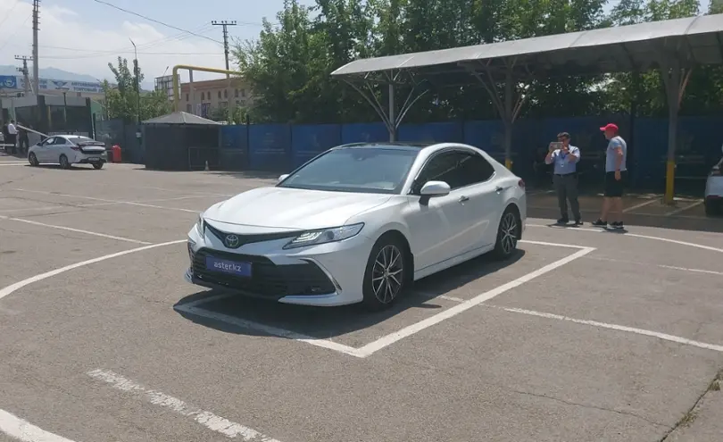 Toyota Camry 2021 года за 18 000 000 тг. в Алматы