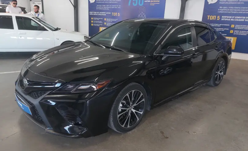 Toyota Camry 2019 года за 11 800 000 тг. в Астана