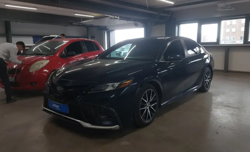 Toyota Camry 2021 года за 13 000 000 тг. в Астана