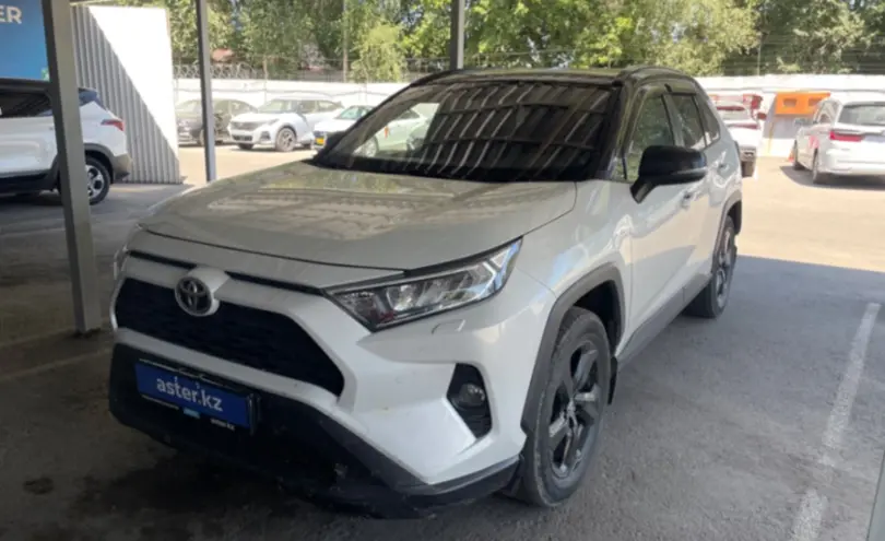 Toyota RAV4 2021 года за 14 000 000 тг. в Алматы