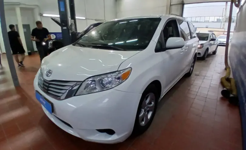 Toyota Sienna 2017 года за 17 000 000 тг. в Астана