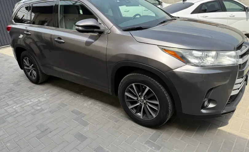 Toyota Highlander 2017 года за 18 000 000 тг. в Алматы