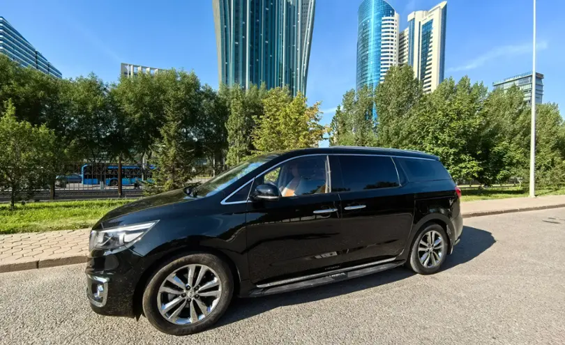 Kia Carnival 2017 года за 14 000 000 тг. в Астана
