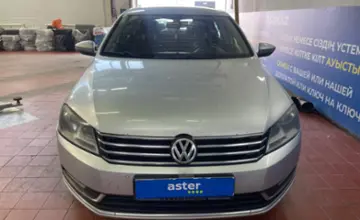 Volkswagen Passat 2014 года за 5 000 000 тг. в Астана фото 2