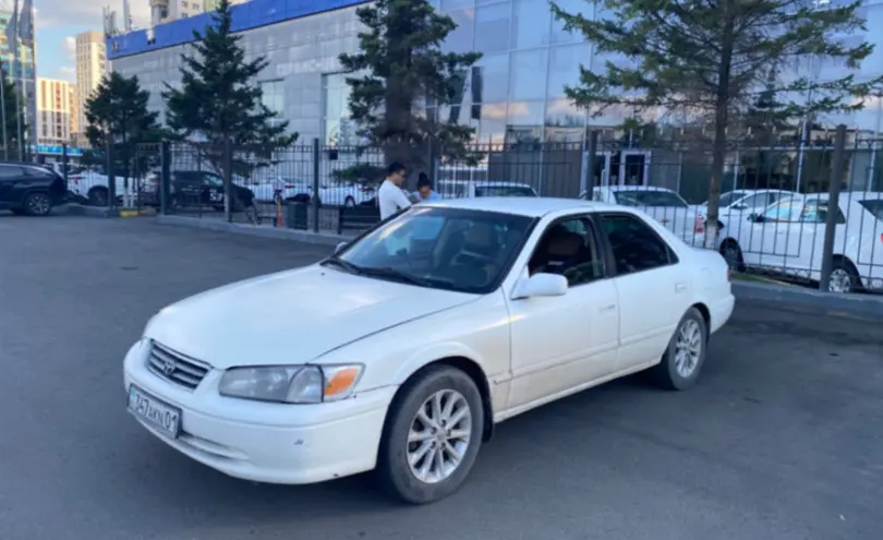 Toyota Camry 2001 года за 3 000 000 тг. в Астана