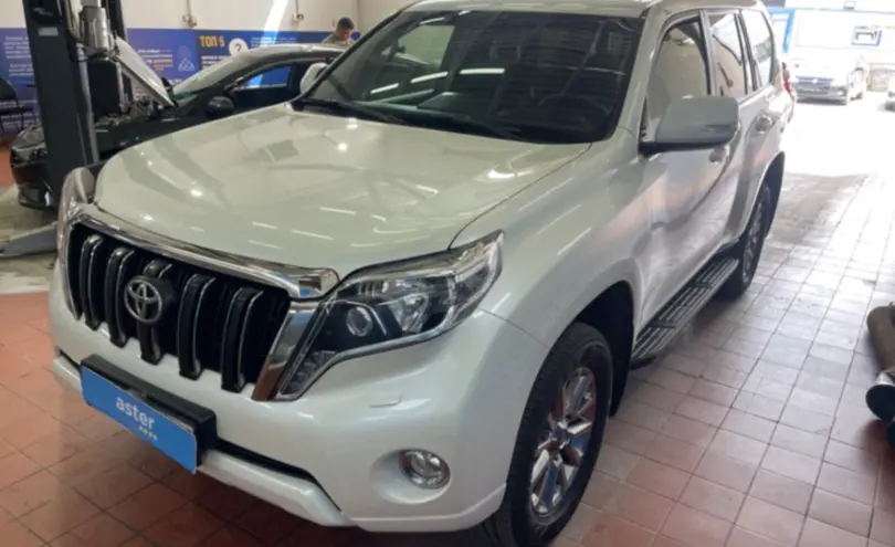 Toyota Land Cruiser Prado 2016 года за 19 000 000 тг. в Астана