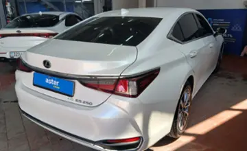 Lexus ES 2022 года за 21 000 000 тг. в Астана