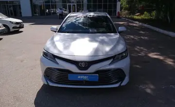 Toyota Camry 2019 года за 13 500 000 тг. в Актобе фото 2