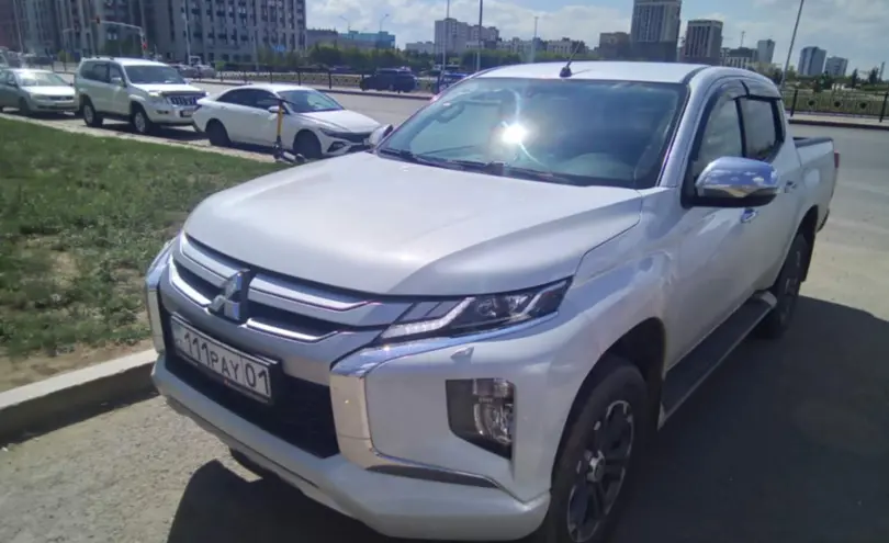 Mitsubishi L200 2021 года за 16 000 000 тг. в Астана