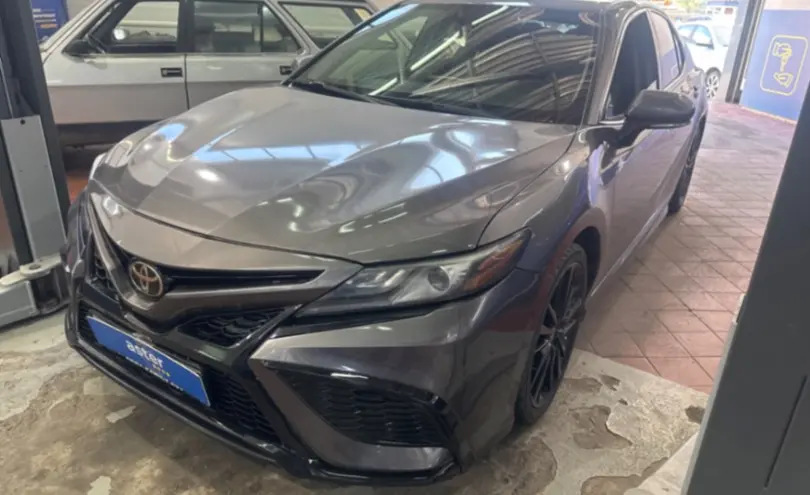 Toyota Camry 2021 года за 13 500 000 тг. в Астана