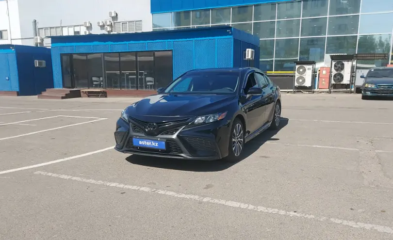 Toyota Camry 2022 года за 13 500 000 тг. в Алматы
