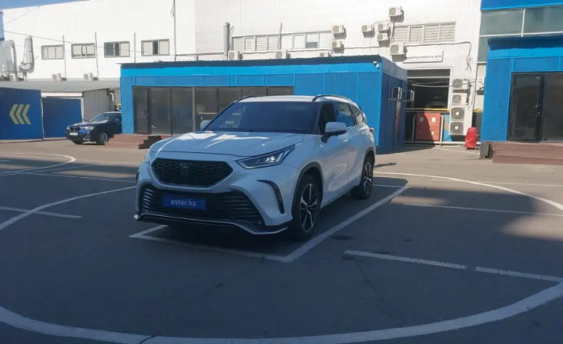 Toyota Highlander 2018 года за 22 000 000 тг. в Алматы