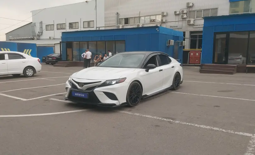 Toyota Camry 2022 года за 18 750 000 тг. в Алматы
