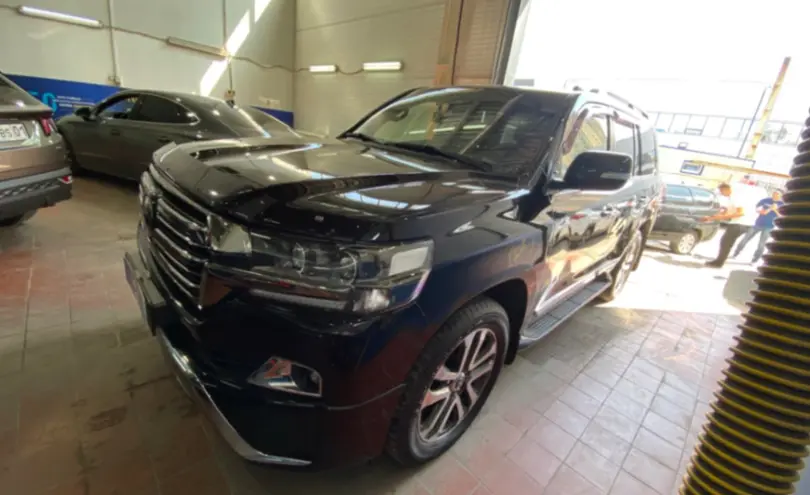 Toyota Land Cruiser 2016 года за 34 000 000 тг. в Астана