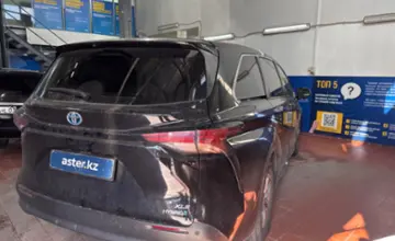 Toyota Sienna 2021 года за 16 000 000 тг. в Астана