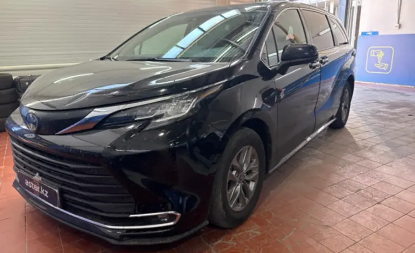 Toyota Sienna 2021 года за 16 000 000 тг. в Астана