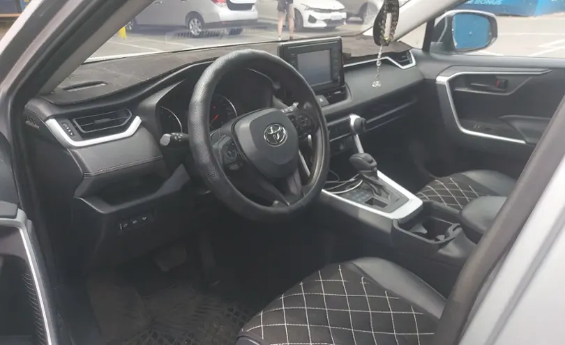 Toyota RAV4 2019 года за 11 000 000 тг. в Алматы фото 5