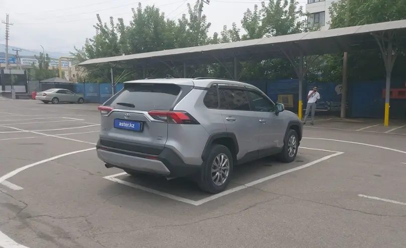 Toyota RAV4 2019 года за 11 000 000 тг. в Алматы фото 3