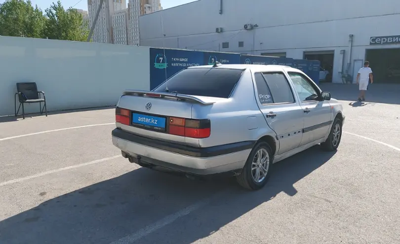 Volkswagen Vento 1994 года за 1 000 000 тг. в Шымкент фото 3