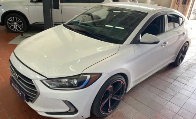 Hyundai Elantra 2018 года за 7 000 000 тг. в Астана