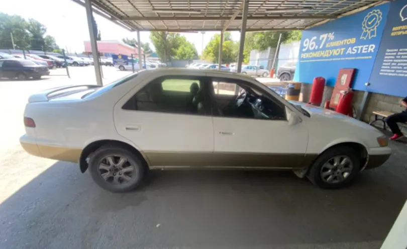 Toyota Camry 1998 года за 3 000 000 тг. в Алматы фото 4