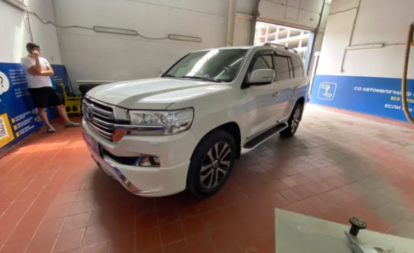 Toyota Land Cruiser 2015 года за 30 000 000 тг. в Астана