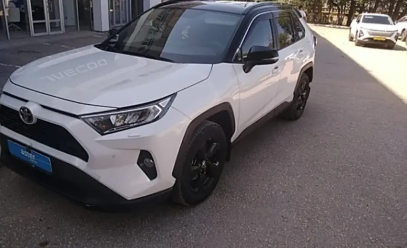 Toyota RAV4 2021 года за 17 500 000 тг. в Актобе