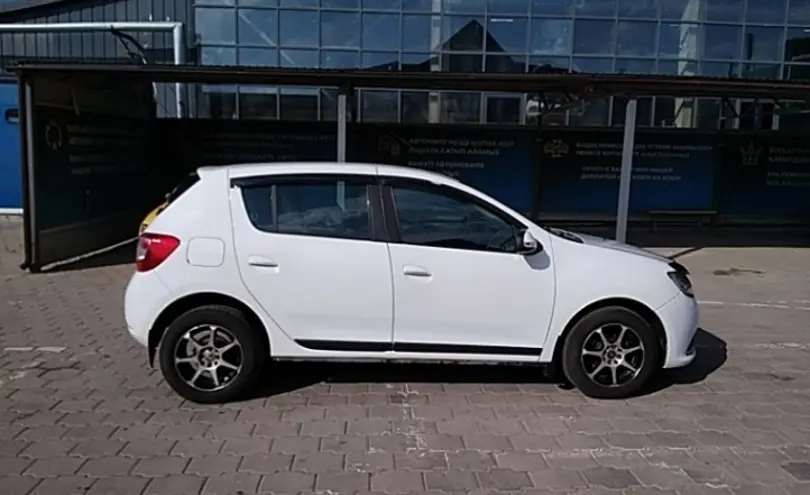 Renault Sandero 2015 года за 3 500 000 тг. в Караганда фото 4