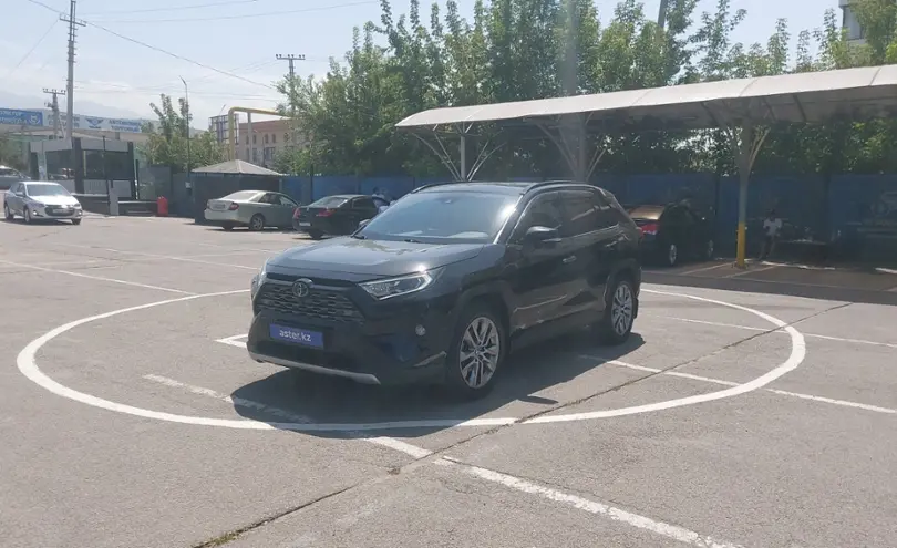 Toyota RAV4 2021 года за 16 700 000 тг. в Алматы