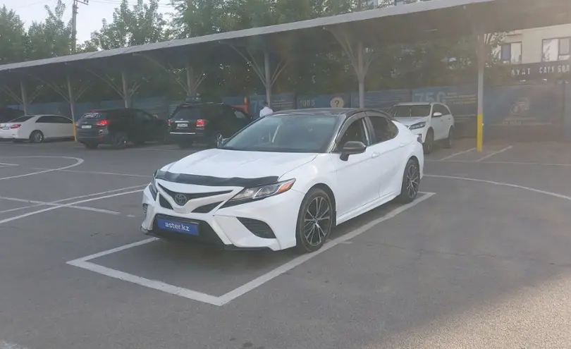 Toyota Camry 2019 года за 11 000 000 тг. в Алматы