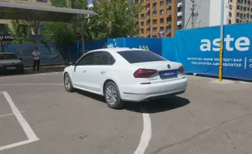 Volkswagen Passat 2017 года за 8 000 000 тг. в Алматы фото 4