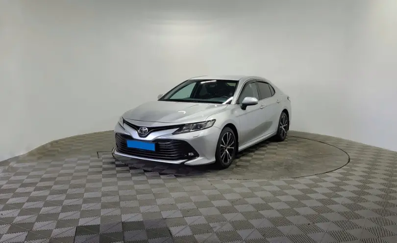 Toyota Camry 2020 года за 13 890 000 тг. в Алматы