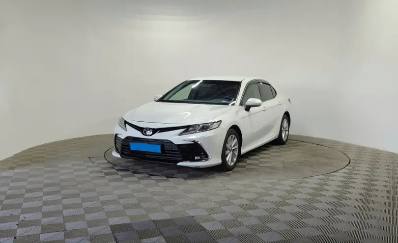 Toyota Camry 2023 года за 15 590 000 тг. в Алматы