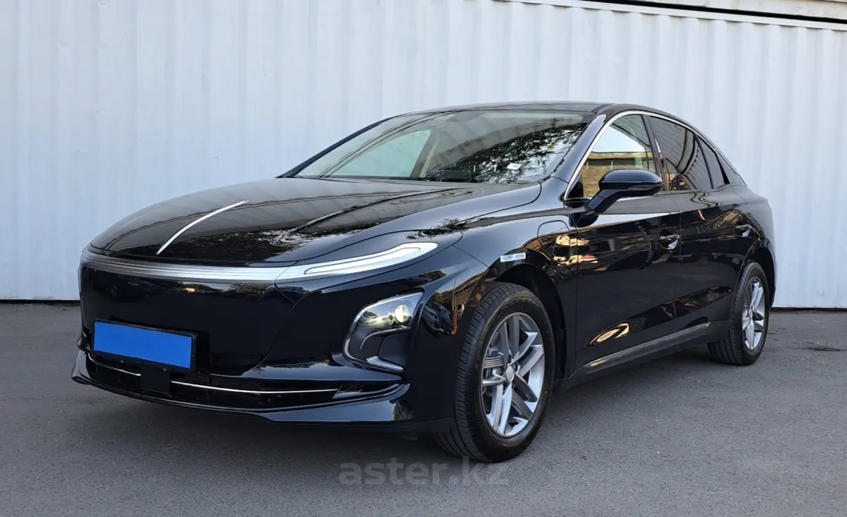2025 Hongqi E-QM5