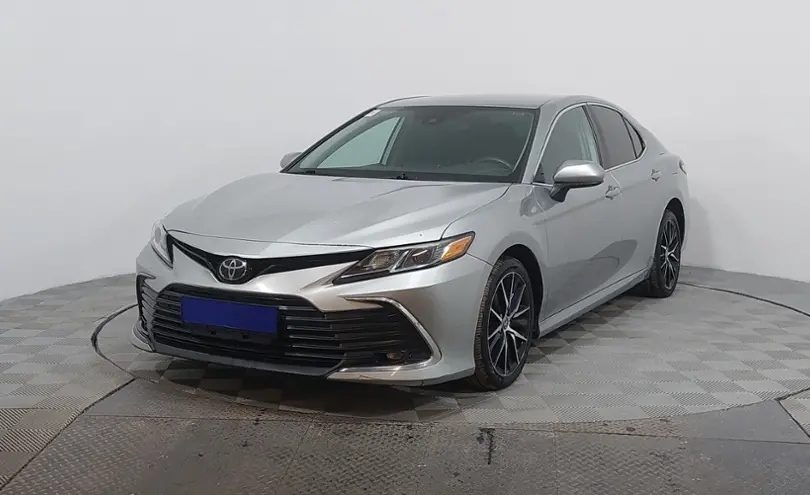 Toyota Camry 2021 года за 11 840 000 тг. в Астана