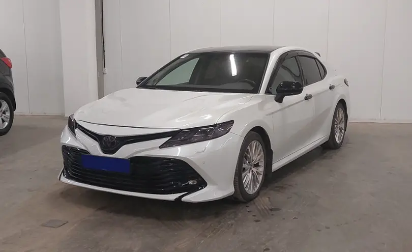 Toyota Camry 2019 года за 14 590 000 тг. в Астана