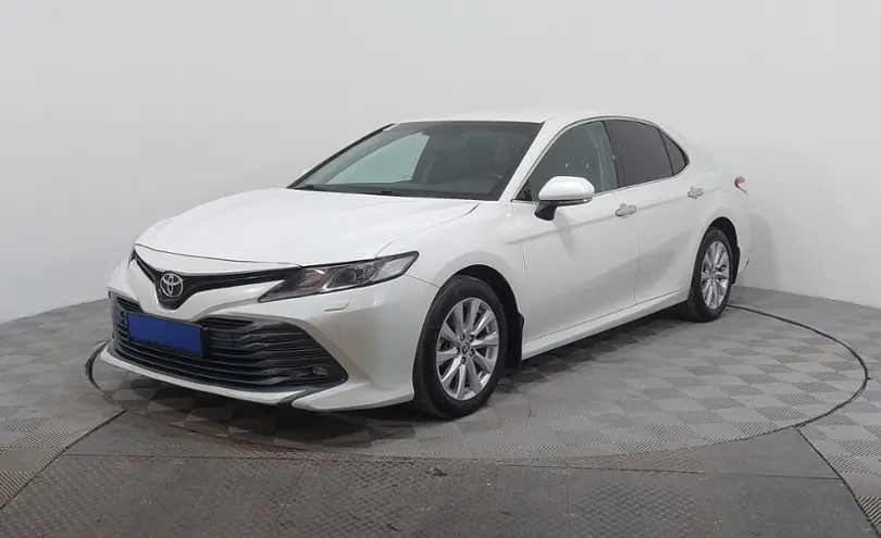 Toyota Camry 2020 года за 13 590 000 тг. в Астана