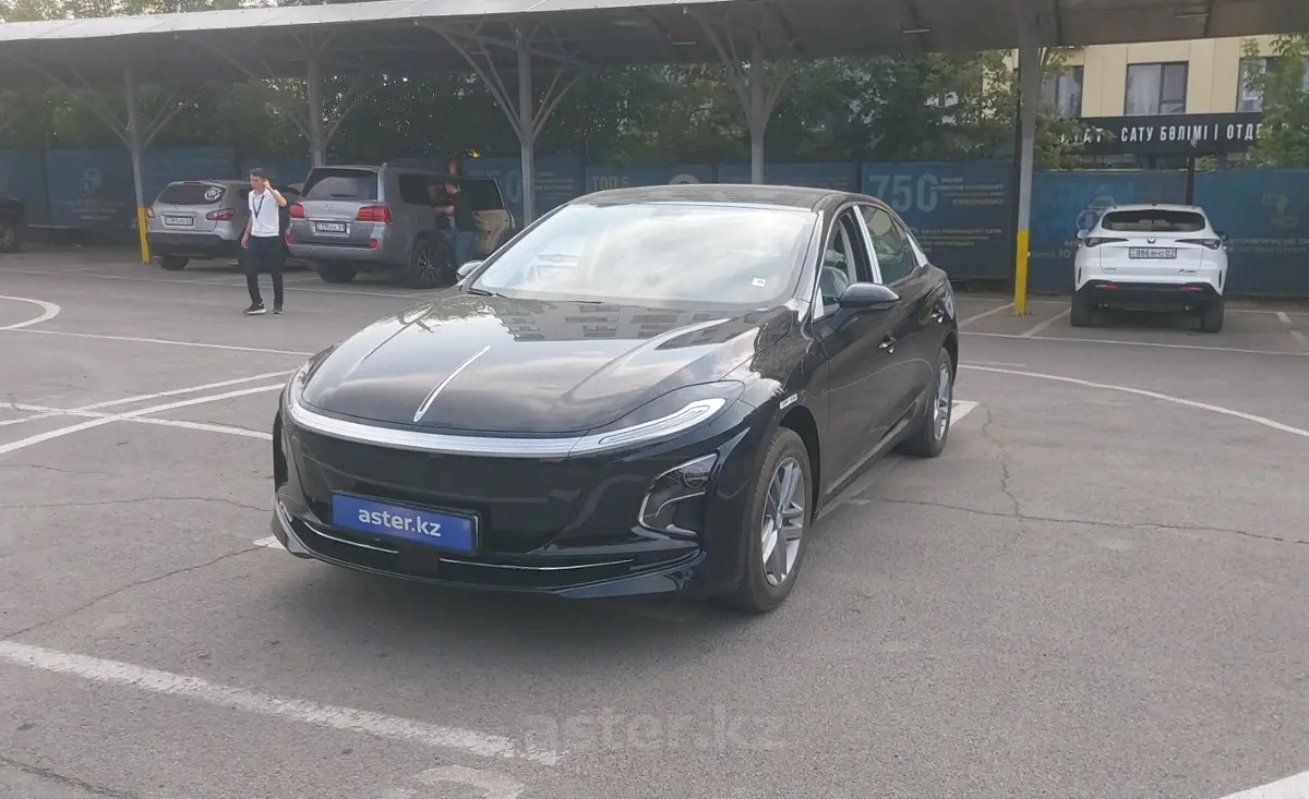 2025 Hongqi E-QM5
