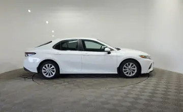 Toyota Camry 2021 года за 9 990 000 тг. в Алматы фото 4