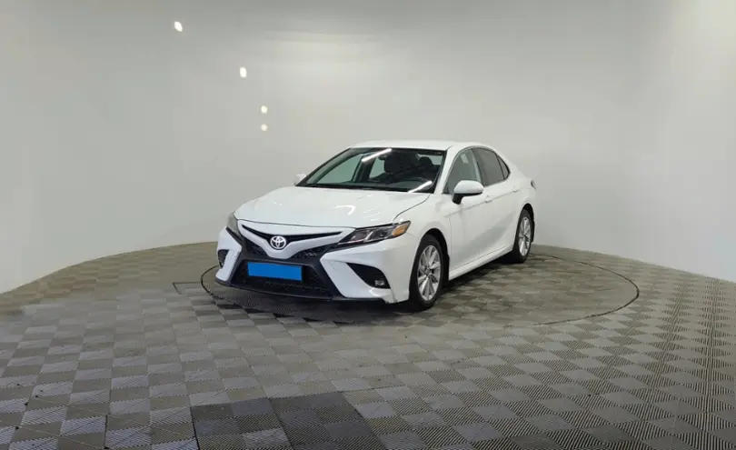 Toyota Camry 2021 года за 11 290 000 тг. в Алматы