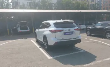 Toyota Highlander 2022 года за 25 000 000 тг. в Алматы фото 4
