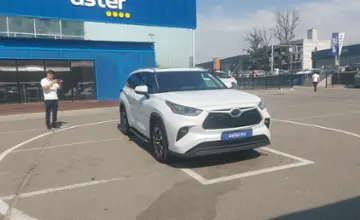 Toyota Highlander 2022 года за 25 000 000 тг. в Алматы фото 2