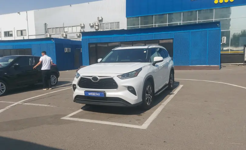 Toyota Highlander 2022 года за 25 000 000 тг. в Алматы