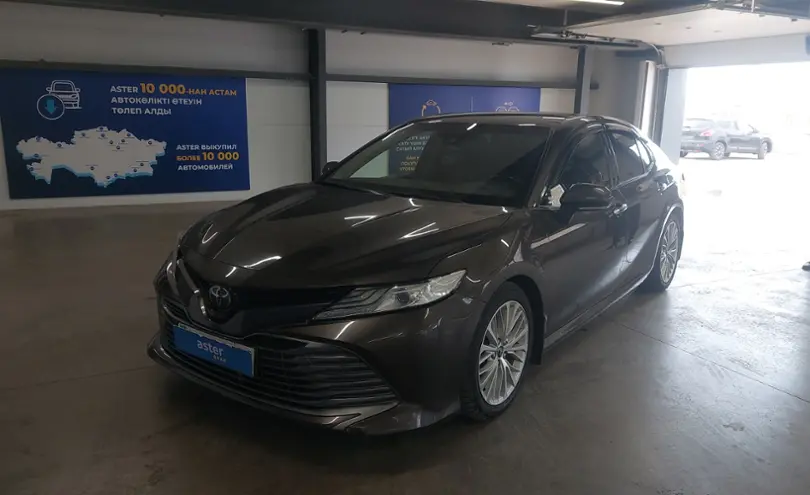 Toyota Camry 2019 года за 14 000 000 тг. в Астана