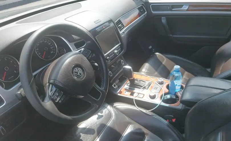 Volkswagen Touareg 2010 года за 10 500 000 тг. в Алматы фото 5