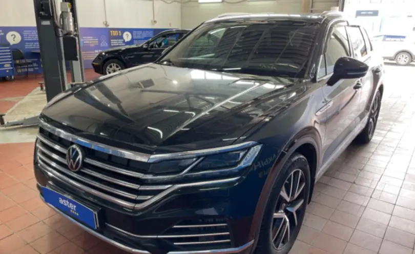 Volkswagen Touareg 2021 года за 31 500 000 тг. в Астана