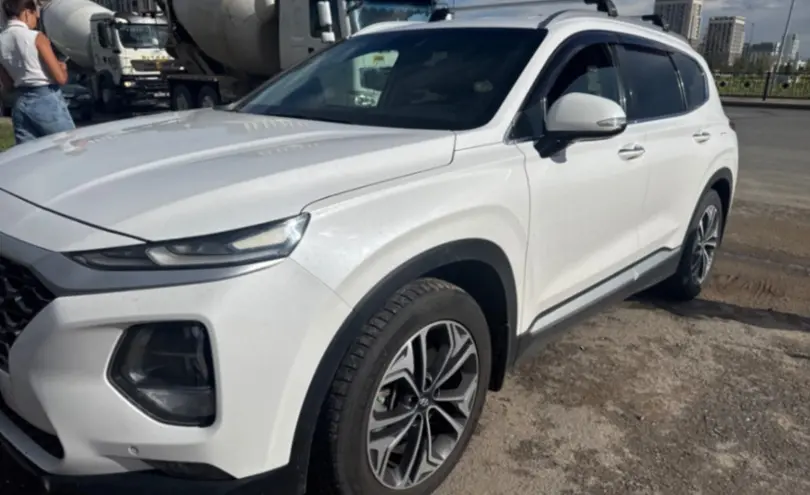 Hyundai Santa Fe 2020 года за 13 500 000 тг. в Астана