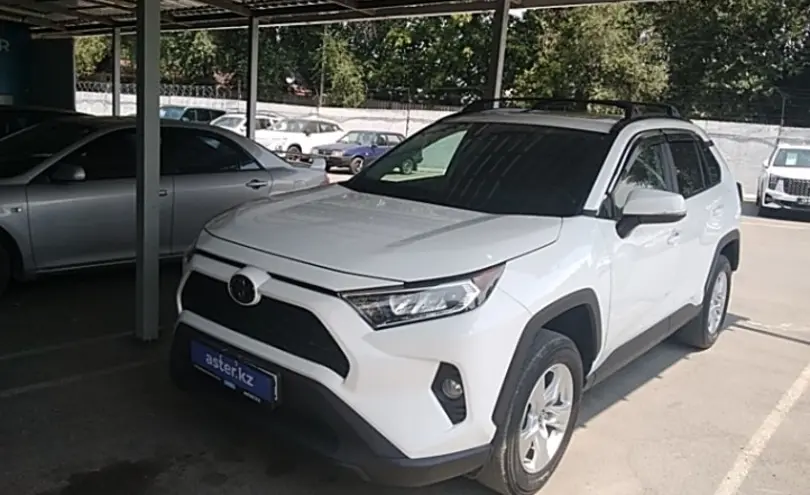Toyota RAV4 2021 года за 15 000 000 тг. в Алматы