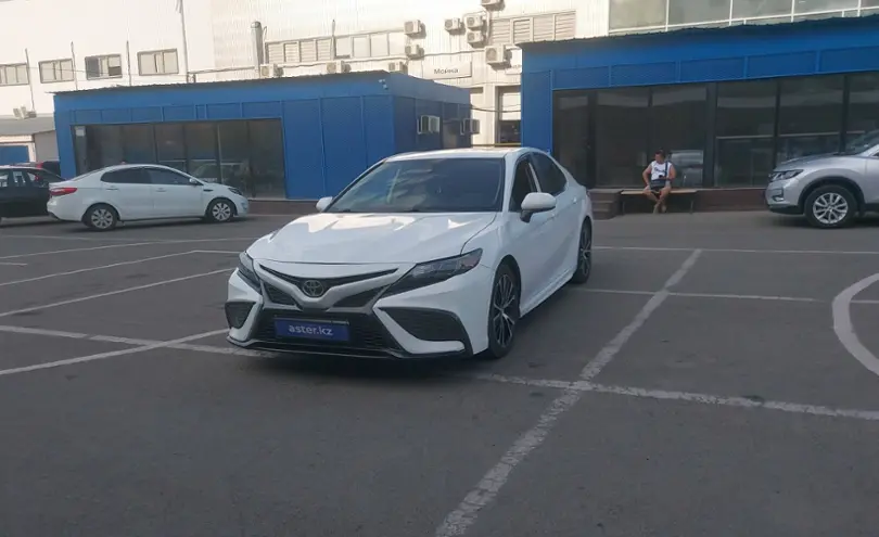 Toyota Camry 2020 года за 12 000 000 тг. в Алматы